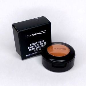 MAC Cosmetics STUDIO FINISH SPF 35 CONCEALER NW30